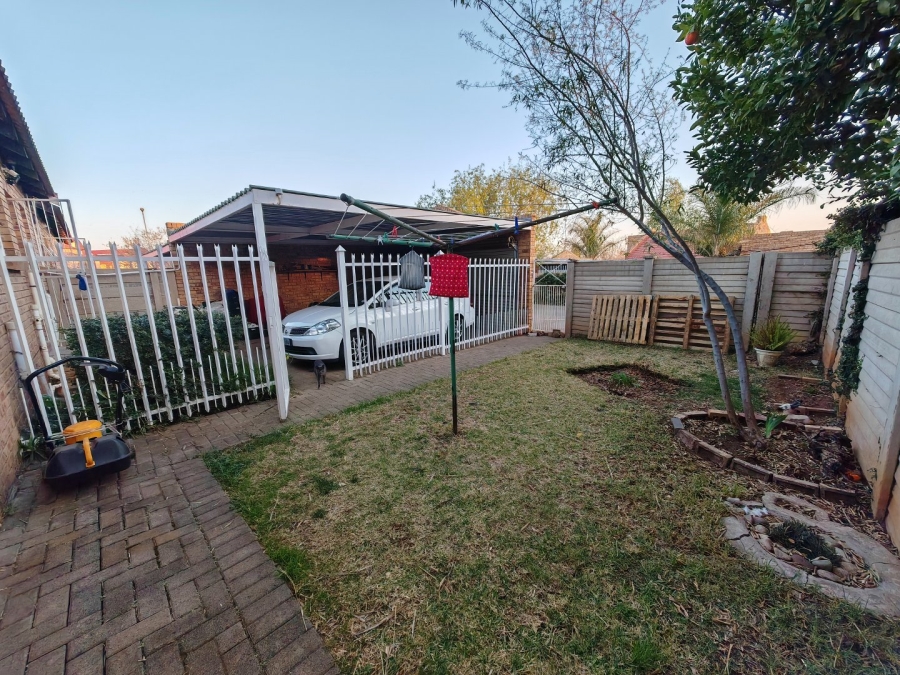 2 Bedroom Property for Sale in Langenhovenpark Free State